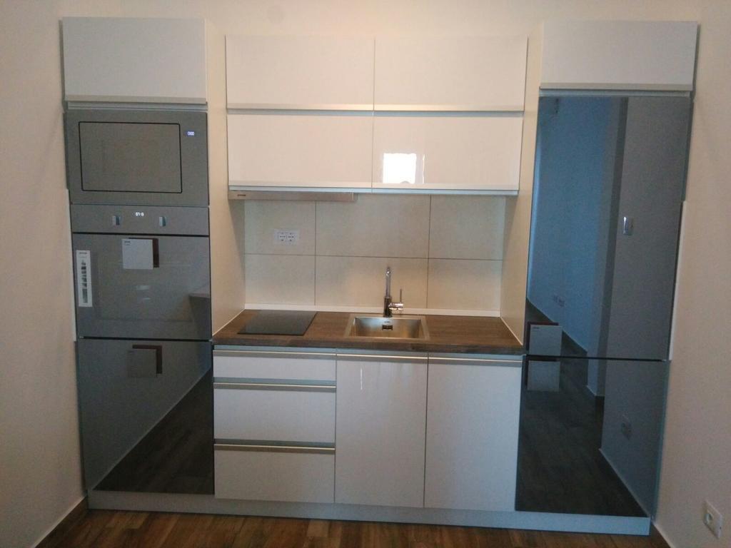 Apartment Victoria Добра-Вода Экстерьер фото